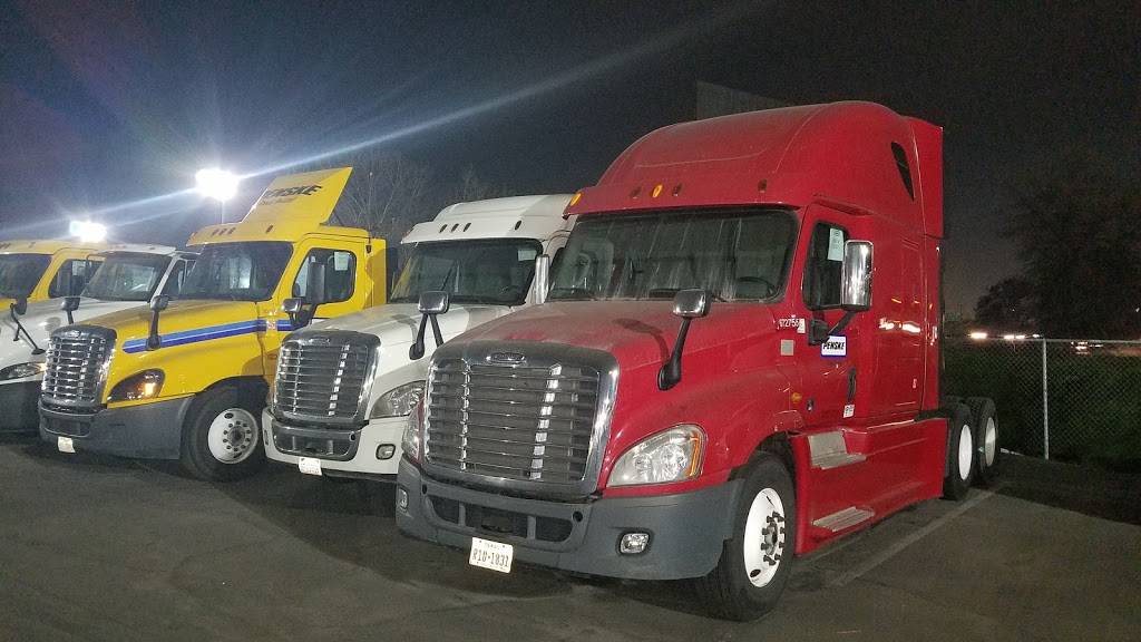 Penske Truck Rental | 3080 E Malaga Ave, Fresno, CA 93725, USA | Phone: (559) 268-7000