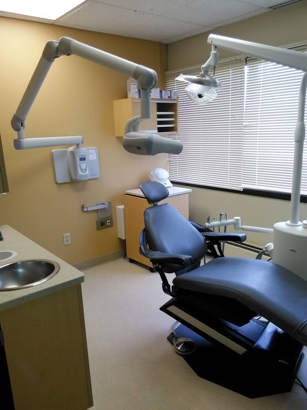 Community Dental Care, Robbinsdale | 3359 W Broadway Ave, Robbinsdale, MN 55422, USA | Phone: (763) 270-5776