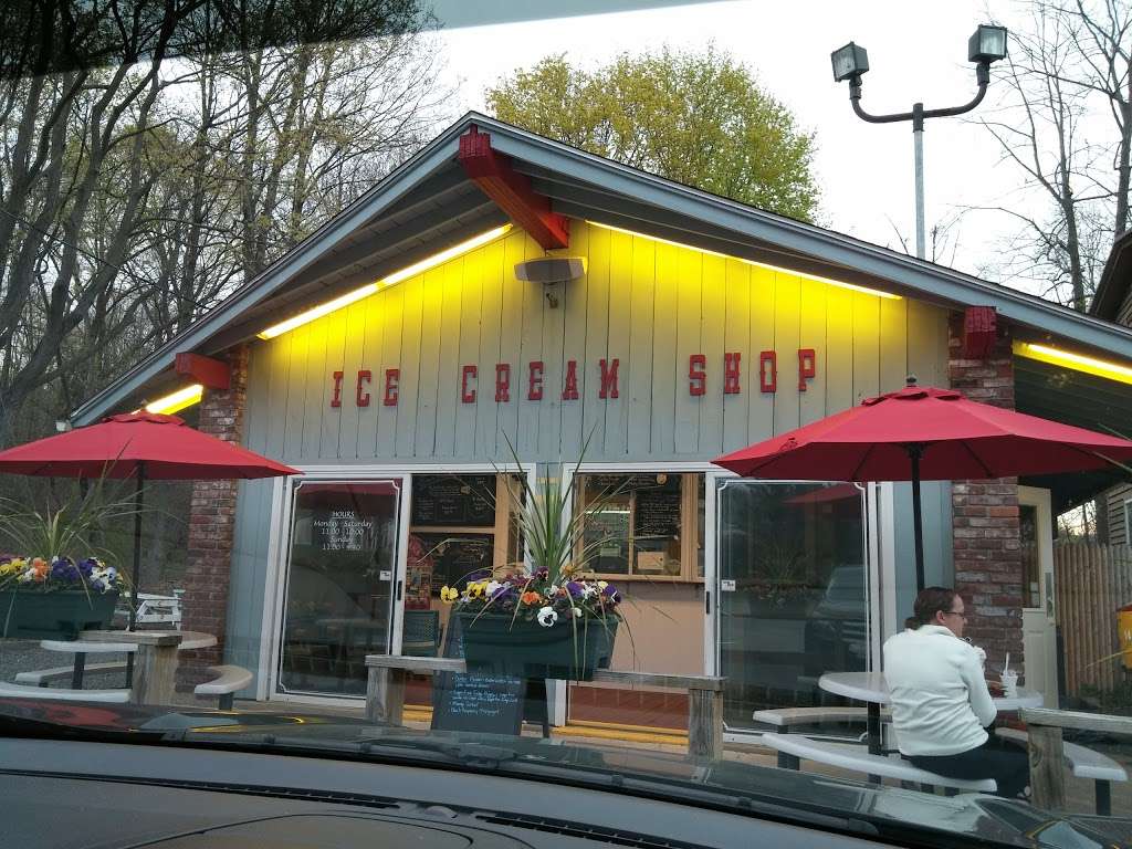 Holy Cow Ice Cream Shop | 51 Church Hill Rd, Newtown, CT 06470, USA | Phone: (203) 426-1359