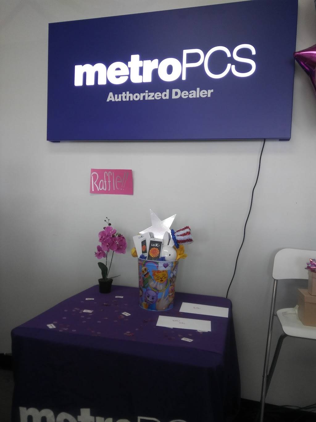 Metro by T-Mobile | 2413 S Fairview St Ste Q, Santa Ana, CA 92704, USA | Phone: (714) 852-3444