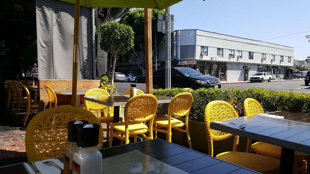 Sidewalk Grill | 1727 N Vermont Ave #102, Los Angeles, CA 90027, USA | Phone: (323) 669-3354