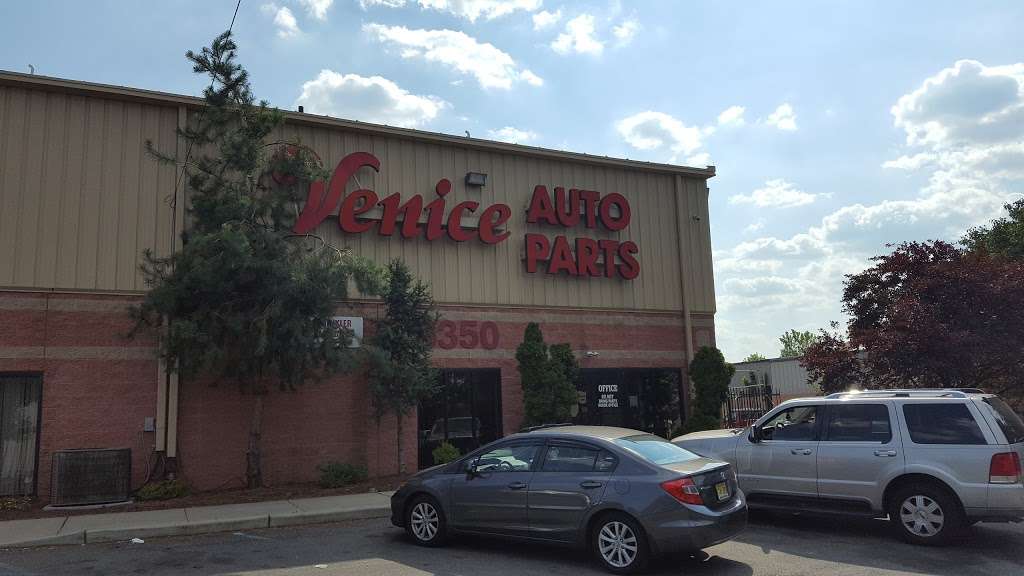 LKQ Venice Auto Parts | 3350 S 61st St, Philadelphia, PA 19153, USA | Phone: (800) 523-1600