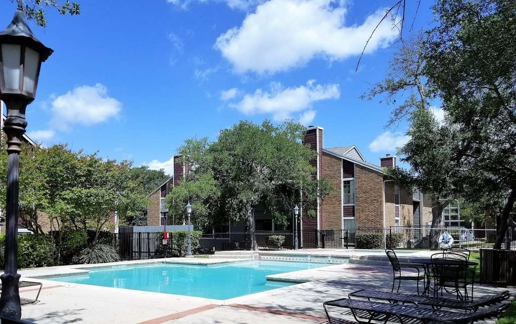 Silver Oaks Apartments | 7585 Ingram Rd, San Antonio, TX 78251, USA | Phone: (210) 706-3000