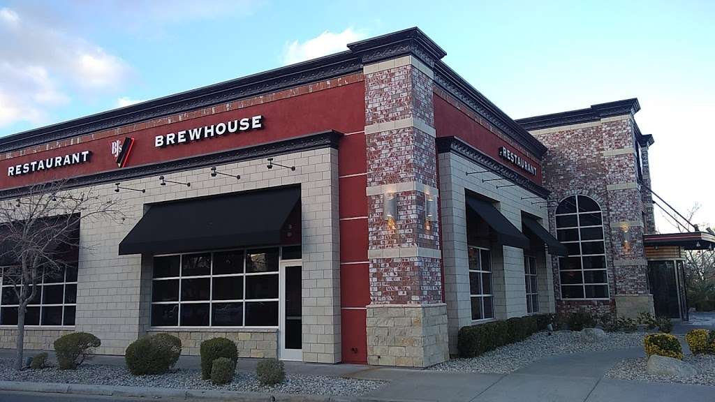 BJs Restaurant & Brewhouse | 1325 Rancho Vista Blvd, Palmdale, CA 93551, USA | Phone: (661) 538-9040