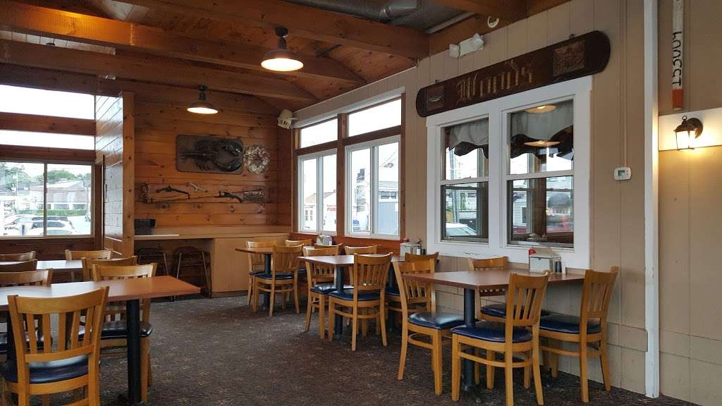 Woods Seafood | 15 Town Wharf, Plymouth, MA 02360, USA | Phone: (508) 746-0261