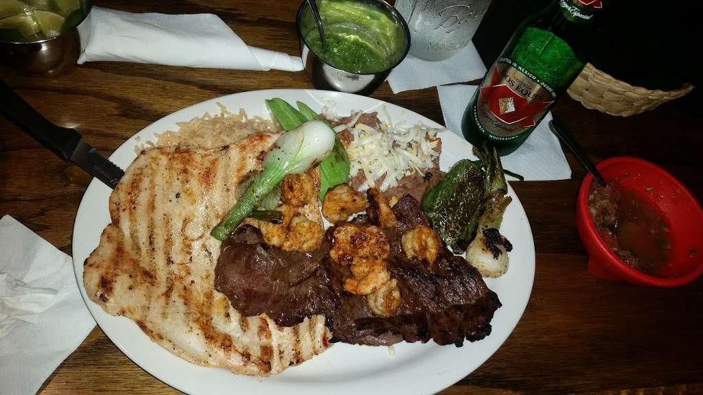 El Garcia Restaurant | 7515 N Western Ave, Chicago, IL 60645, USA | Phone: (872) 208-7144