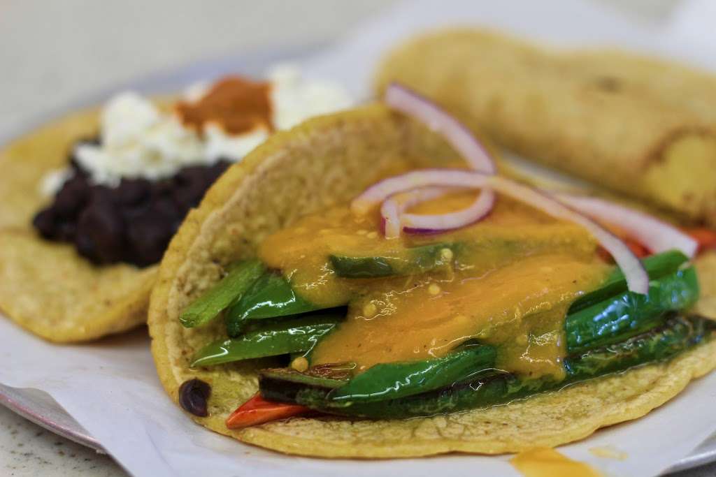 Guisados | 2100 East Cesar E Chavez Avenue, Los Angeles, CA 90033, USA | Phone: (323) 264-7201