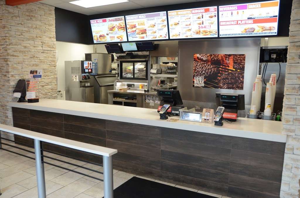 Burger King | 475 N Lake Ave, Twin Lakes, WI 53181, USA | Phone: (262) 448-1684