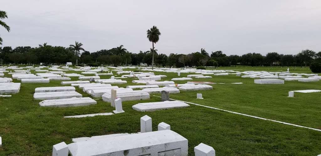 Delray Beach Memorial Gardens Municipal Cemetery | 700 SW 8th Ave, Delray Beach, FL 33446, USA | Phone: (561) 243-7050