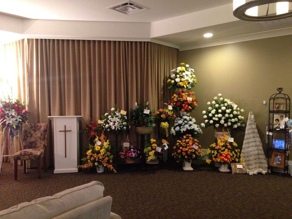Light Memorial & Funeral Chapel | 585 E Main St, Monrovia, IN 46157, USA | Phone: (888) 255-8040