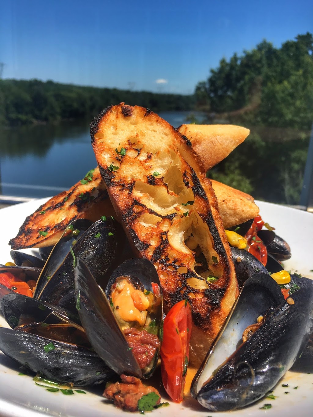 The Pump House - Casual Waterfront Dining | 575 Herrons Ferry Road, Rock Hill, SC 29730, USA | Phone: (803) 329-8888