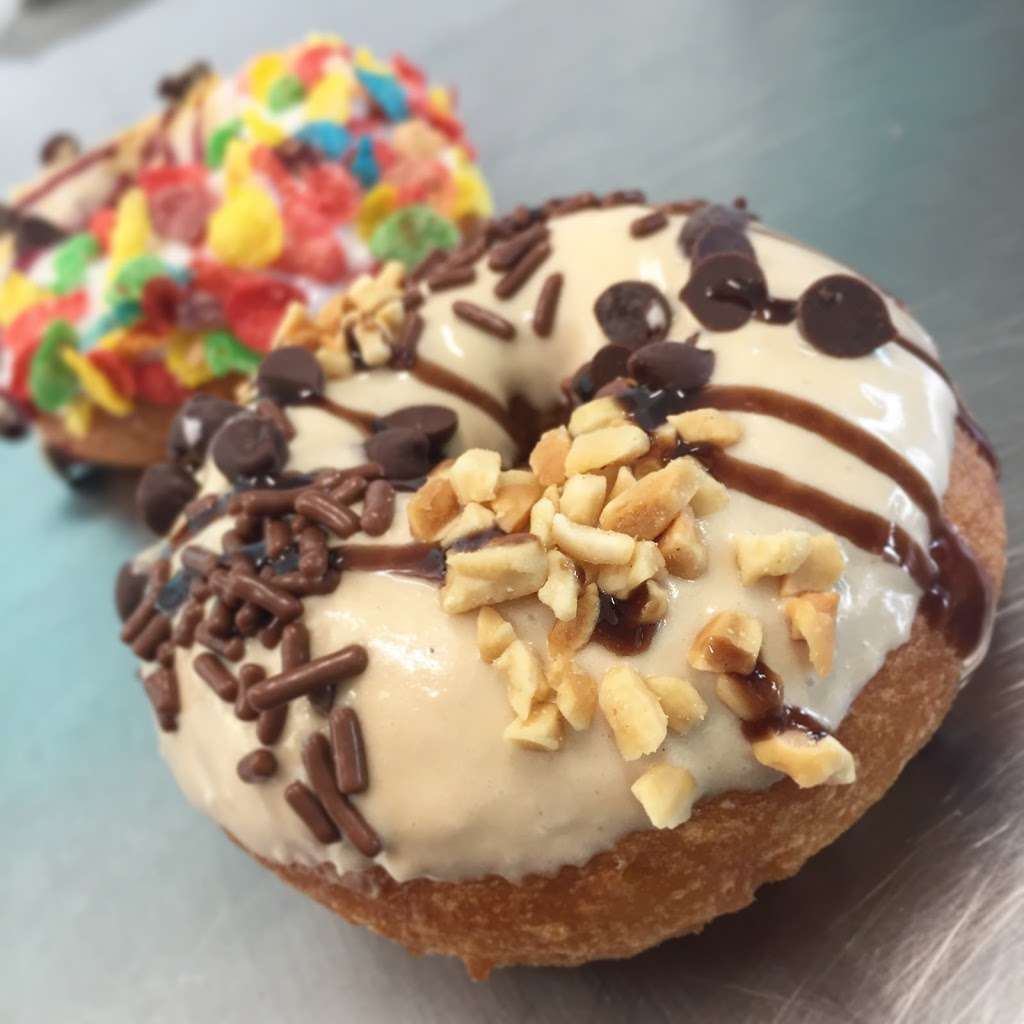 The Hungry Donut | 11021 Nicholas Ln #3, Ocean Pines, MD 21811, USA | Phone: (410) 208-1100