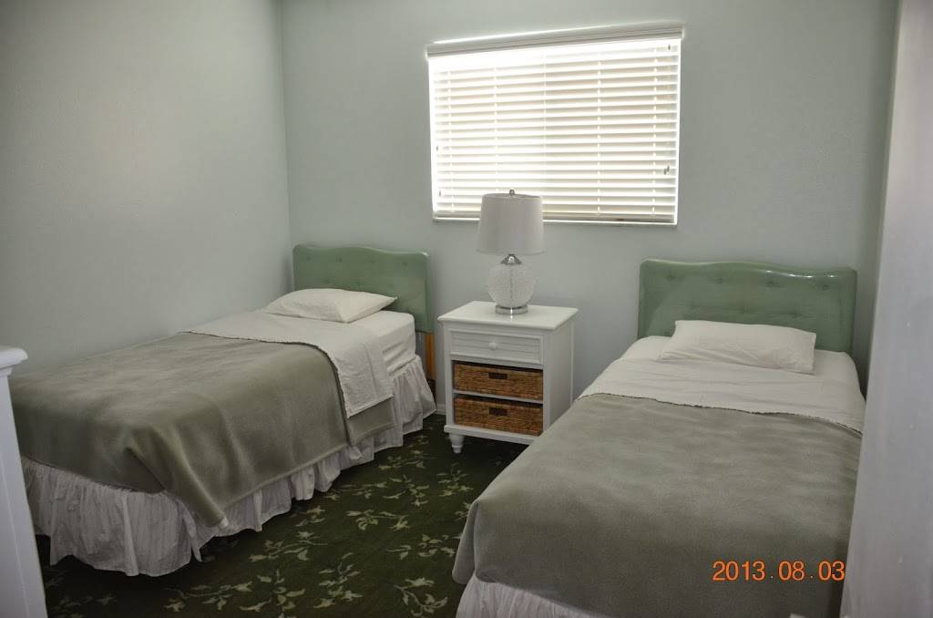 Twins Inn & Apartments | 12520 Gulf Blvd #2, Treasure Island, FL 33706, USA | Phone: (727) 360-7420