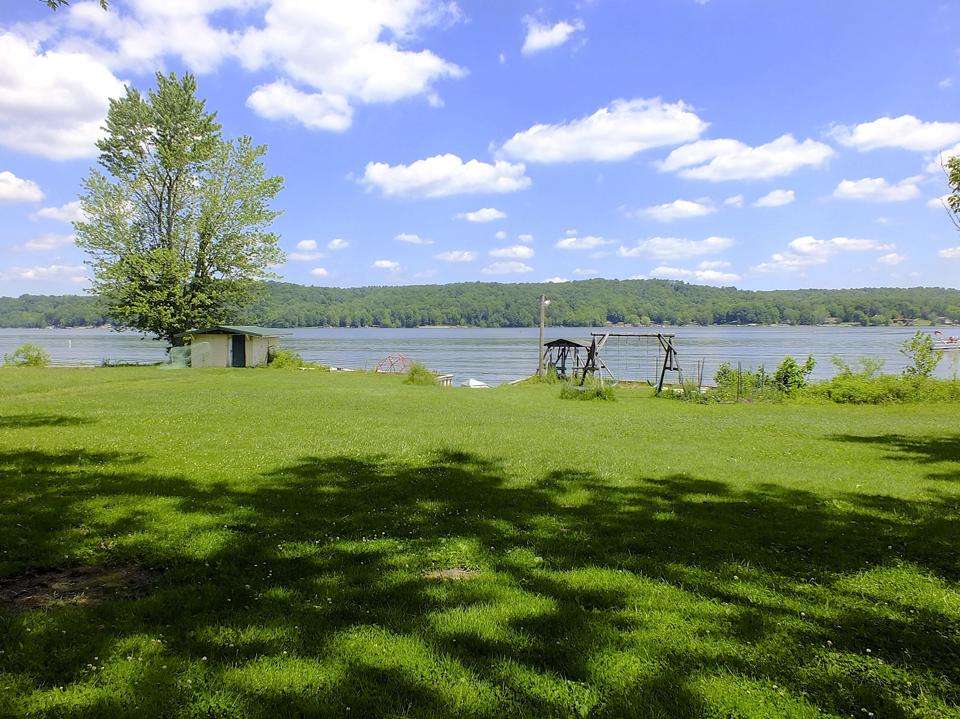 Lake Lemon Guest Houses | 8920 E South Shore Dr, Unionville, IN 47468 | Phone: (812) 322-2436