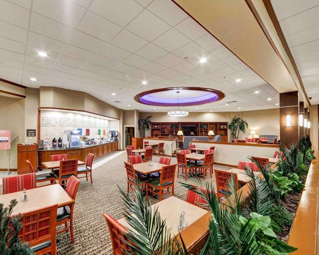 Comfort Inn & Suites Plano East | 700 Central Pkwy E, Plano, TX 75074 | Phone: (972) 881-1881