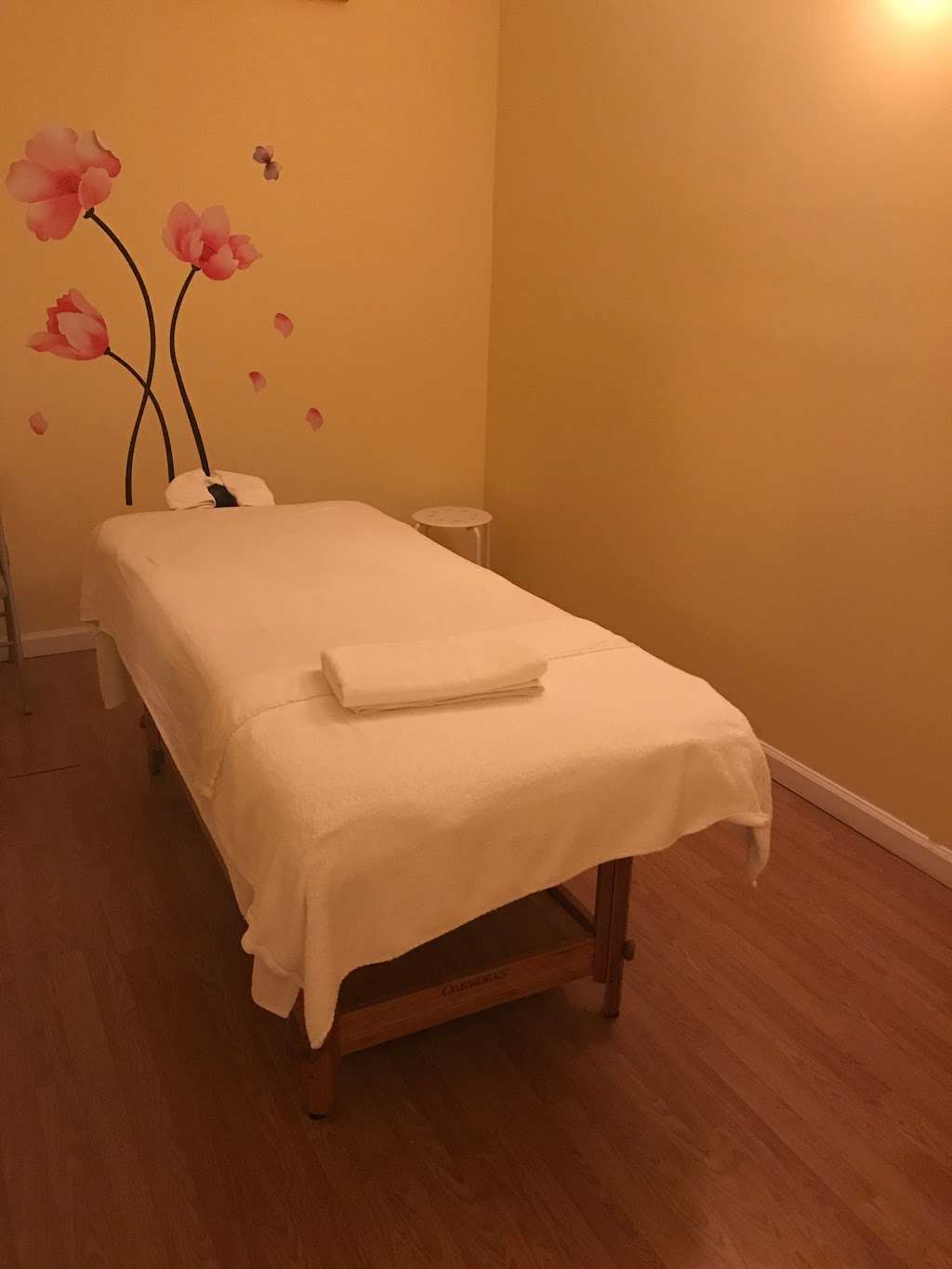 Eastern Massage& Foot Spa | 8216 World Center Dr C, Orlando, FL 32821, USA | Phone: (407) 239-8889