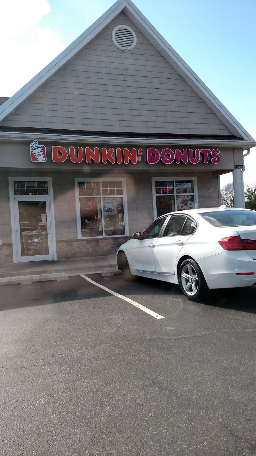 Dunkin Donuts | 4872 Montgomery Rd Suite 107, Ellicott City, MD 21043 | Phone: (410) 480-8430