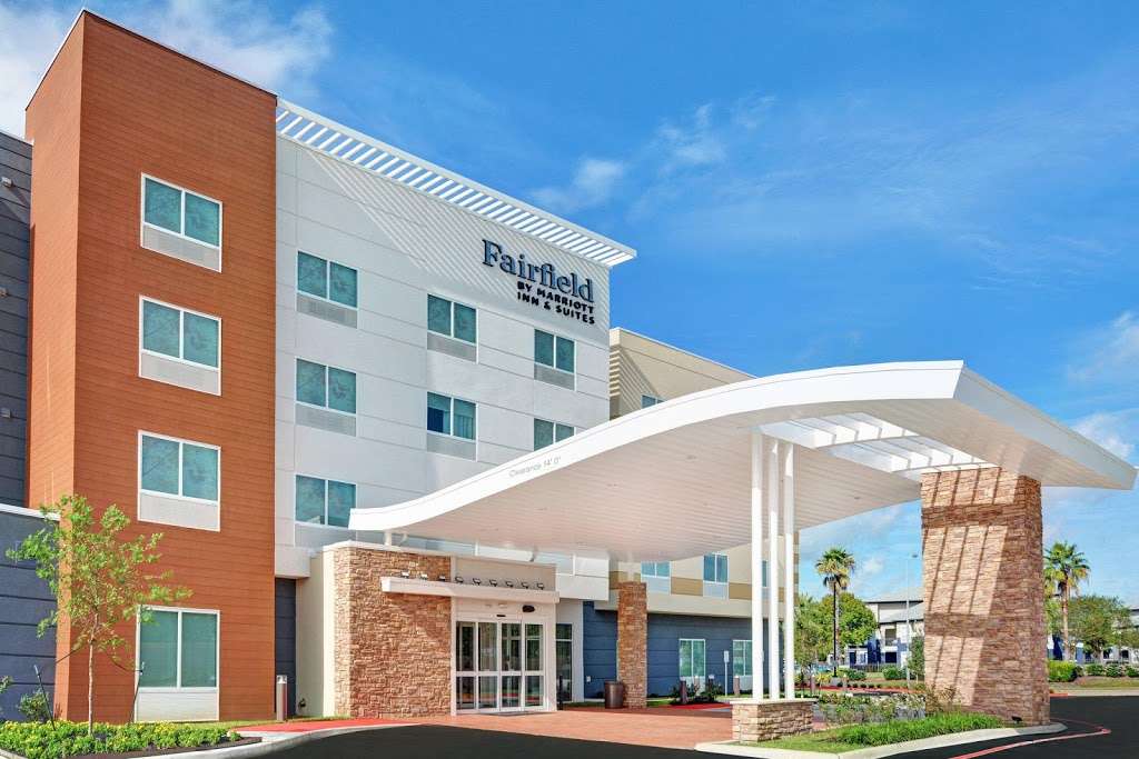 Fairfield Inn & Suites by Marriott Houston NASA/Webster | 401 W Texas Ave, Webster, TX 77598, USA | Phone: (832) 932-3633