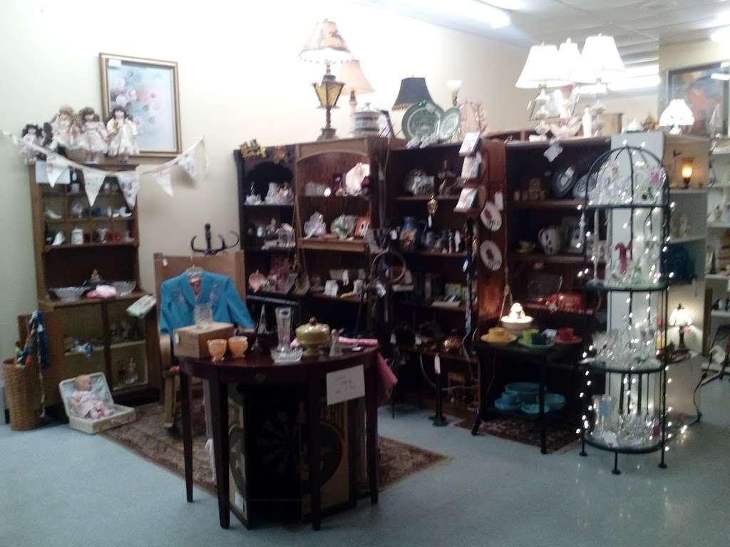 Manor House Antique Mall | 8039 S Meridian St, Indianapolis, IN 46217 | Phone: (317) 888-8887