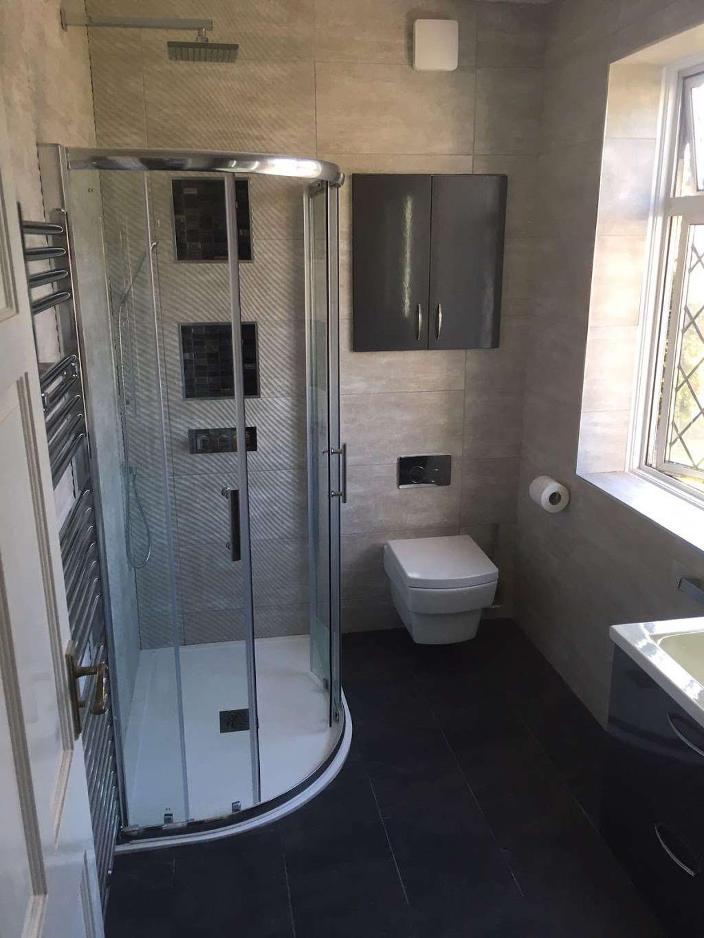 Loughton Bathrooms | 4-5 Lower Rd, Loughton IG10 2RS, UK | Phone: 020 8502 3800