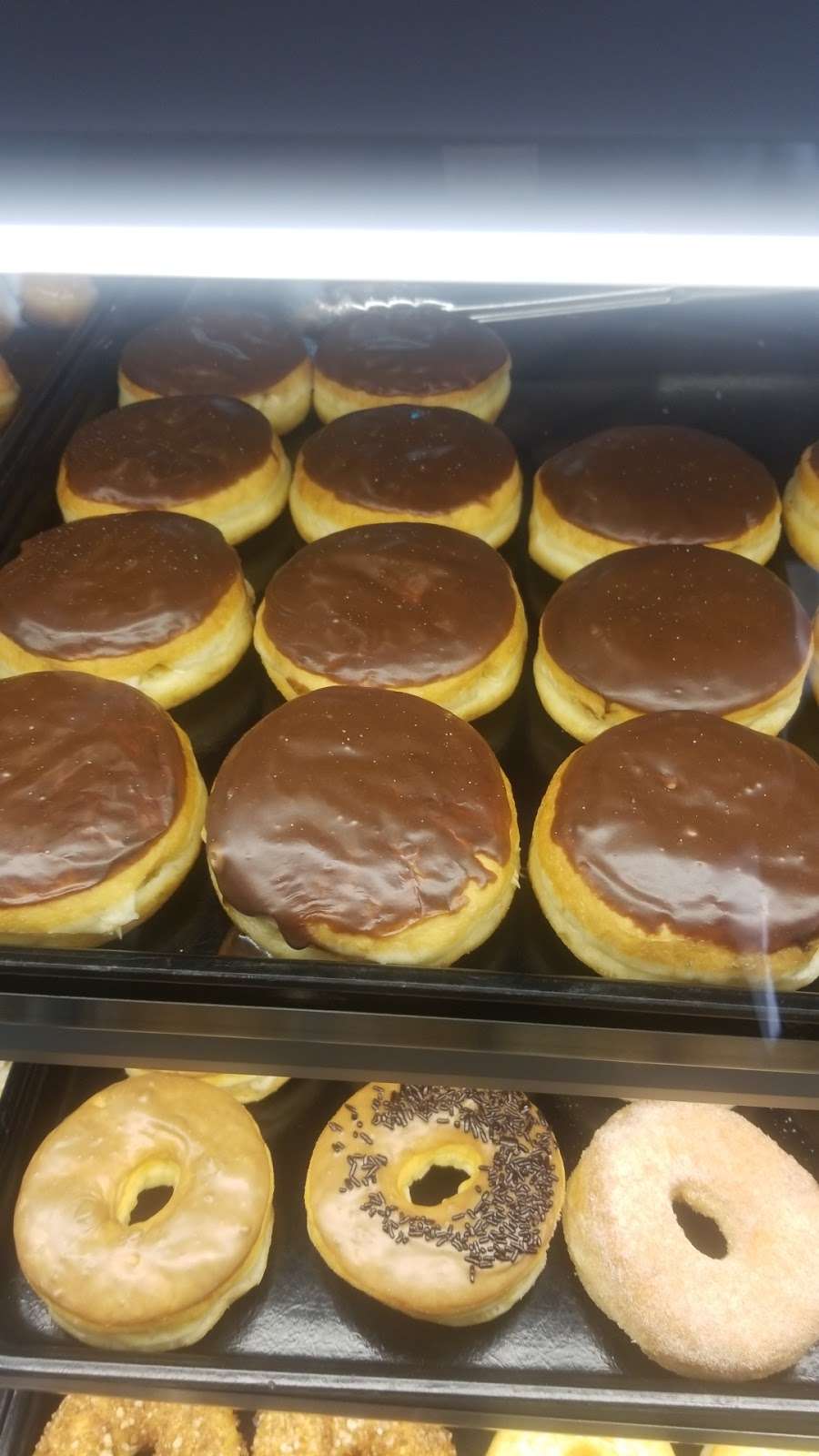 Around the clock donuts | 8853 Three Flags Road, Hesperia, CA 92344, USA | Phone: (760) 620-9941