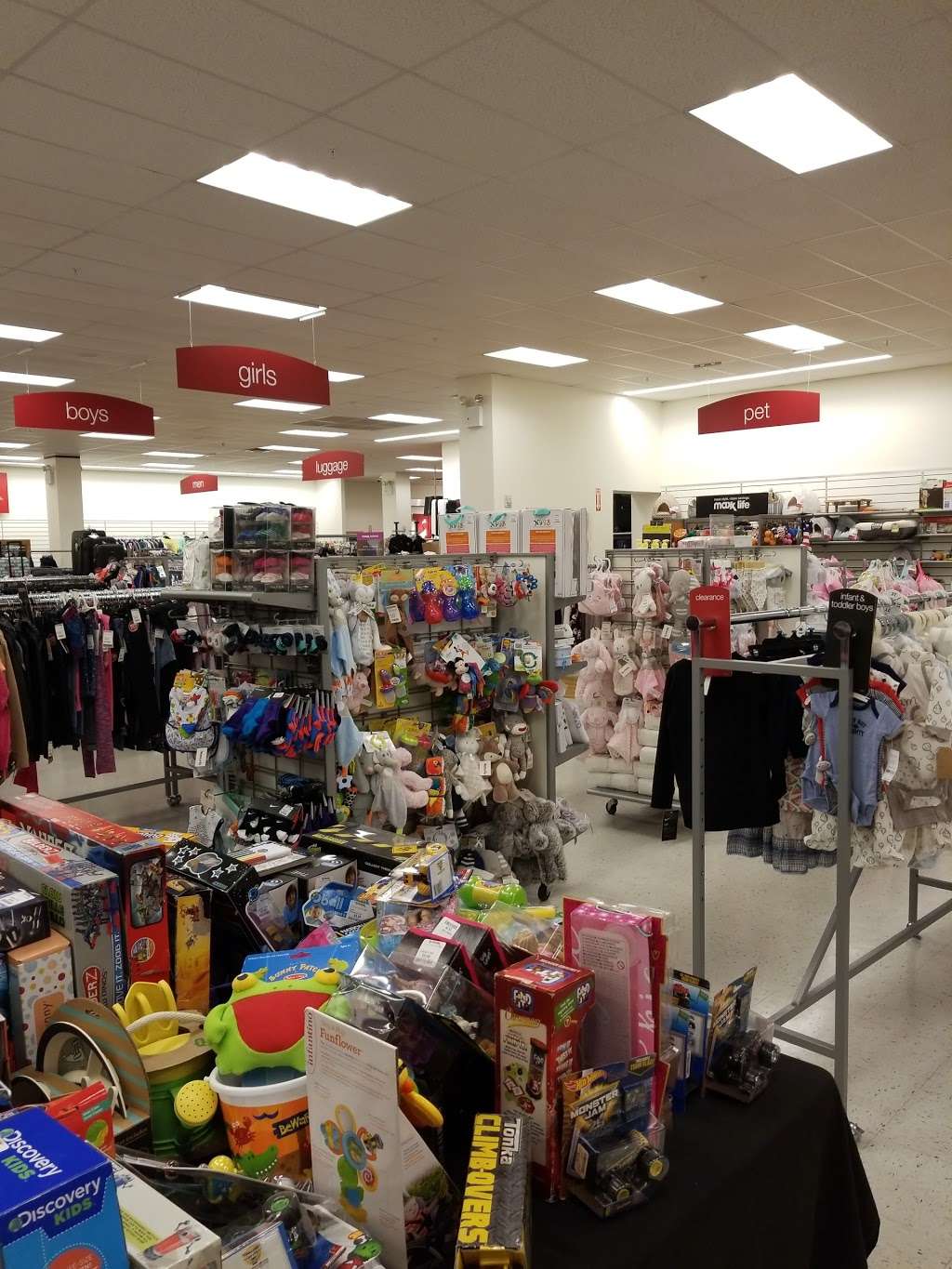 T.J. Maxx | 815 Hutchinson River Pkwy, Bronx, NY 10465, USA | Phone: (718) 822-6090