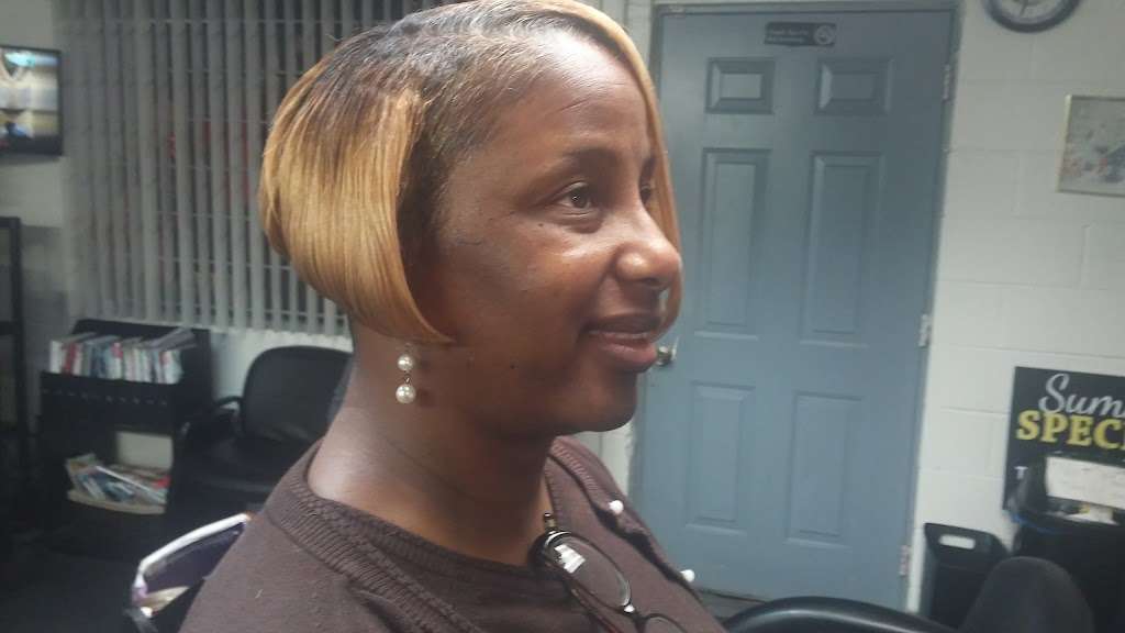 Loose Endz Hair Salon | 3664 Beatties Ford Rd, Charlotte, NC 28216, USA | Phone: (704) 393-5816