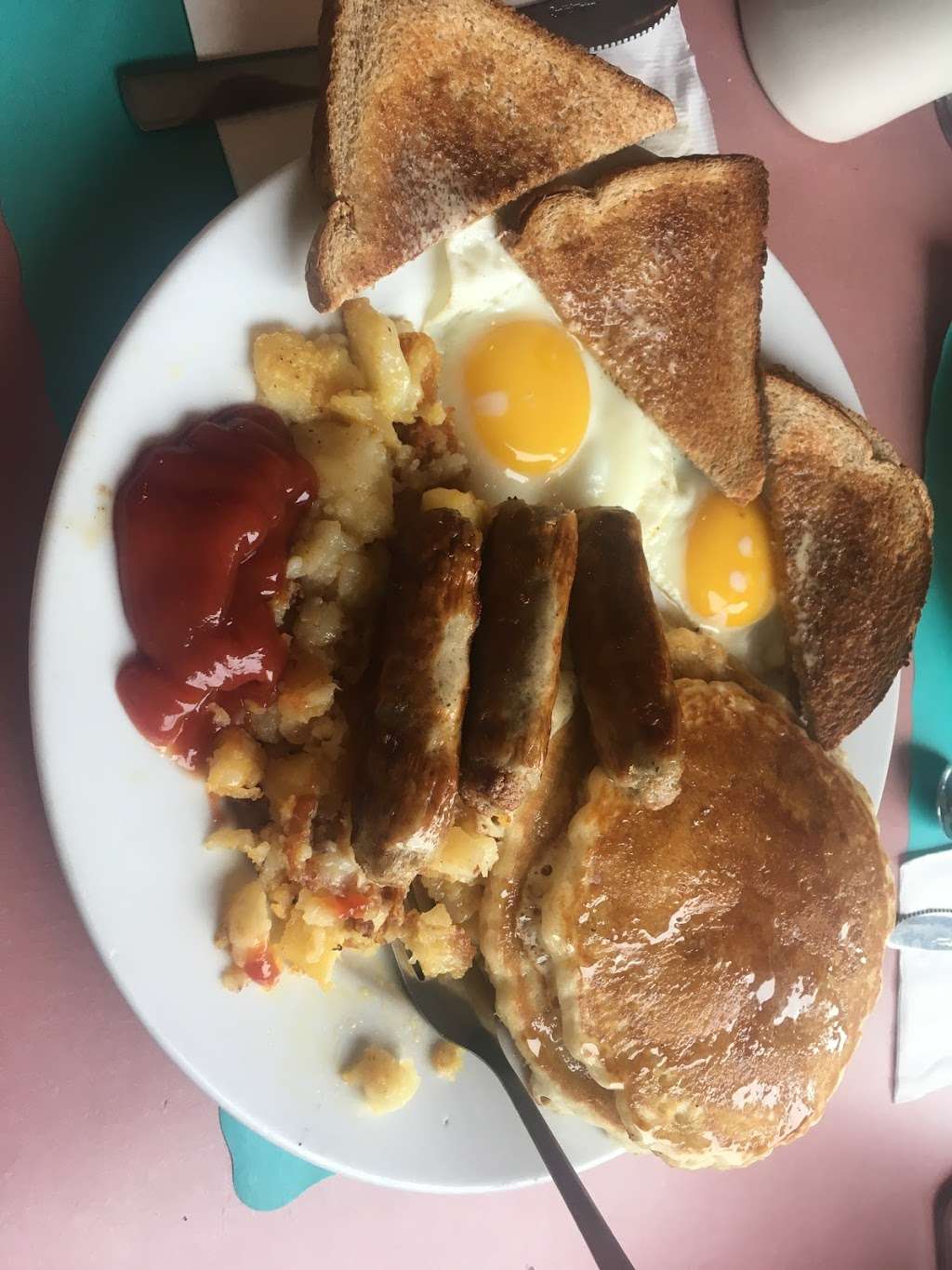 Kellys Diner | 674 Broadway, Somerville, MA 02144 | Phone: (617) 623-8102