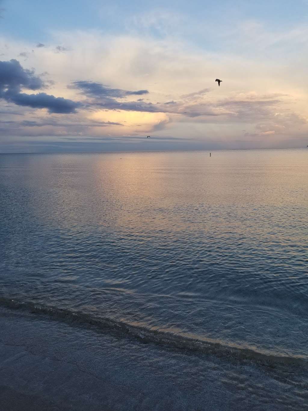 Bradford Beach | 2400 N Lincoln Memorial Dr, Milwaukee, WI 53211, USA | Phone: (414) 257-7275