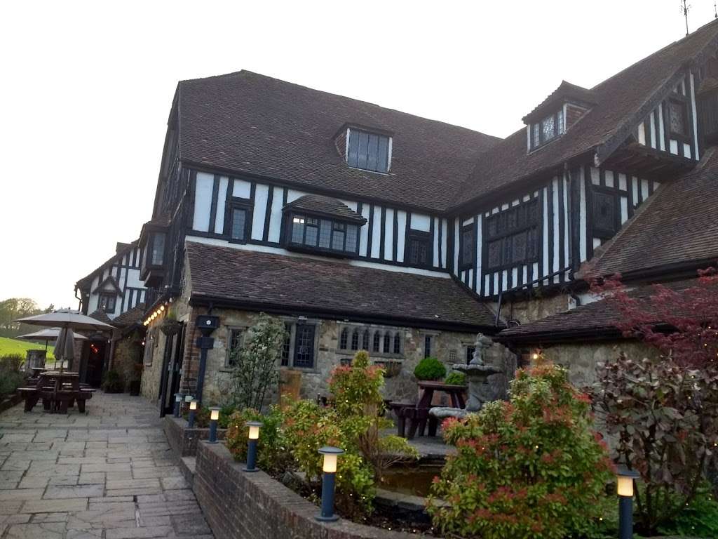 The Grasshopper Inn | Westerham Rd, Tatsfield, Westerham TN16 2EU, UK | Phone: 01959 563136