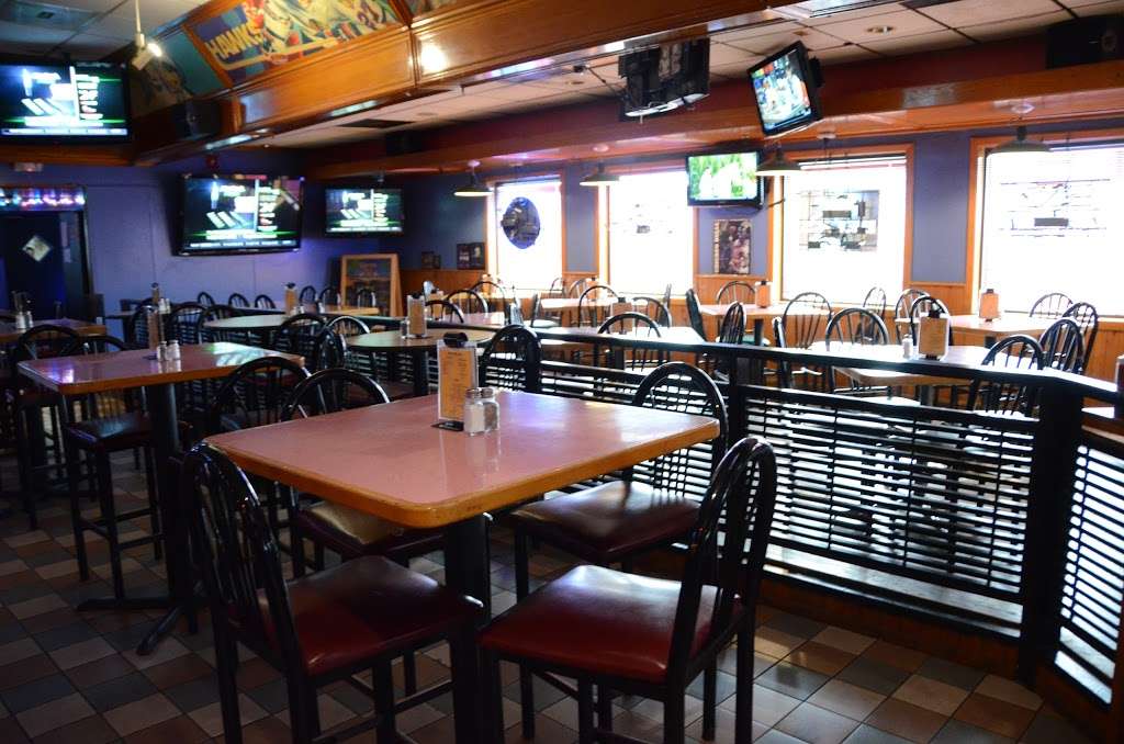 Time Out Sports Bar, Pizzeria & Grill | 6025 South La Grange Road, Countryside, IL 60525, USA | Phone: (708) 482-3222