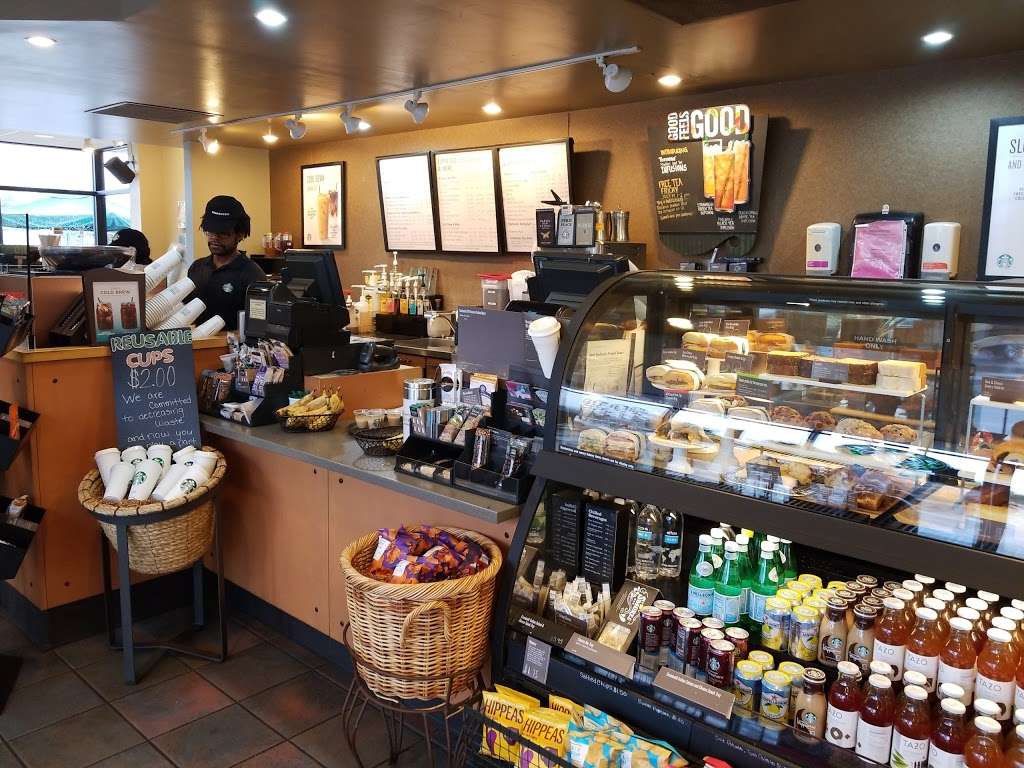 Starbucks | 1685 Brookley Ave, Joint Base Andrews, MD 20762, USA | Phone: (240) 392-2147