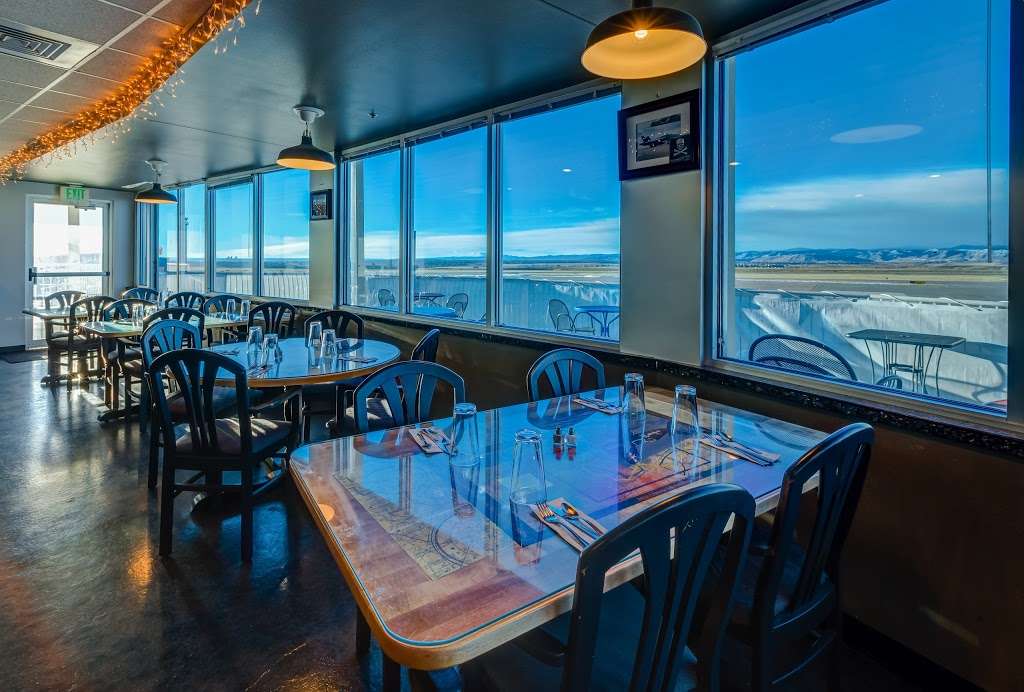 Aviation Club Colorado, Es Just Good Eats | Rocky Mountain Metropolitan Airport, 11705 Airport Way #200, Broomfield, CO 80021, USA | Phone: (720) 579-8151