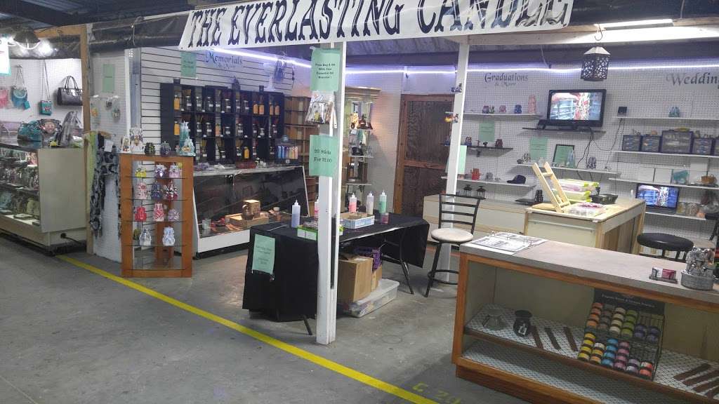 Renningers Antique Center | 20651 US-441, Mt Dora, FL 32757, USA | Phone: (352) 383-8393