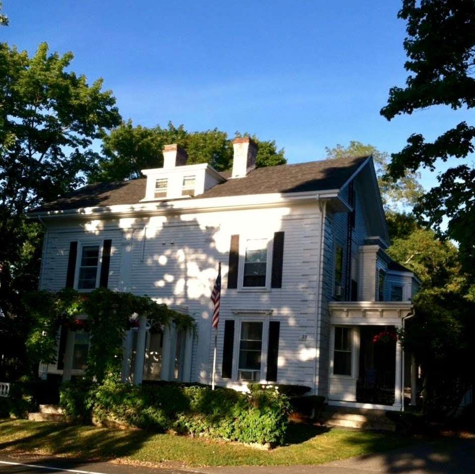 Colonial Inn | 28 Eastern Point Rd, Gloucester, MA 01930, USA | Phone: (978) 281-1953