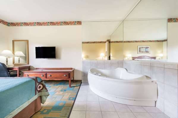 Super 8 by Wyndham Fort Worth Stockyards | 4665 Gemini Pl, Fort Worth, TX 76106, USA | Phone: (817) 222-3220