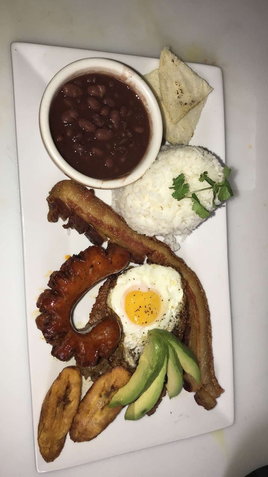 Salome’s Restaurant & Panaderia | 261 Union Ave, Paterson, NJ 07502, USA | Phone: (973) 790-7272