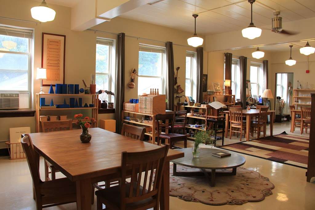 Chicago Montessori | 1713 W Cullom Ave, Chicago, IL 60613, USA | Phone: (773) 525-4358