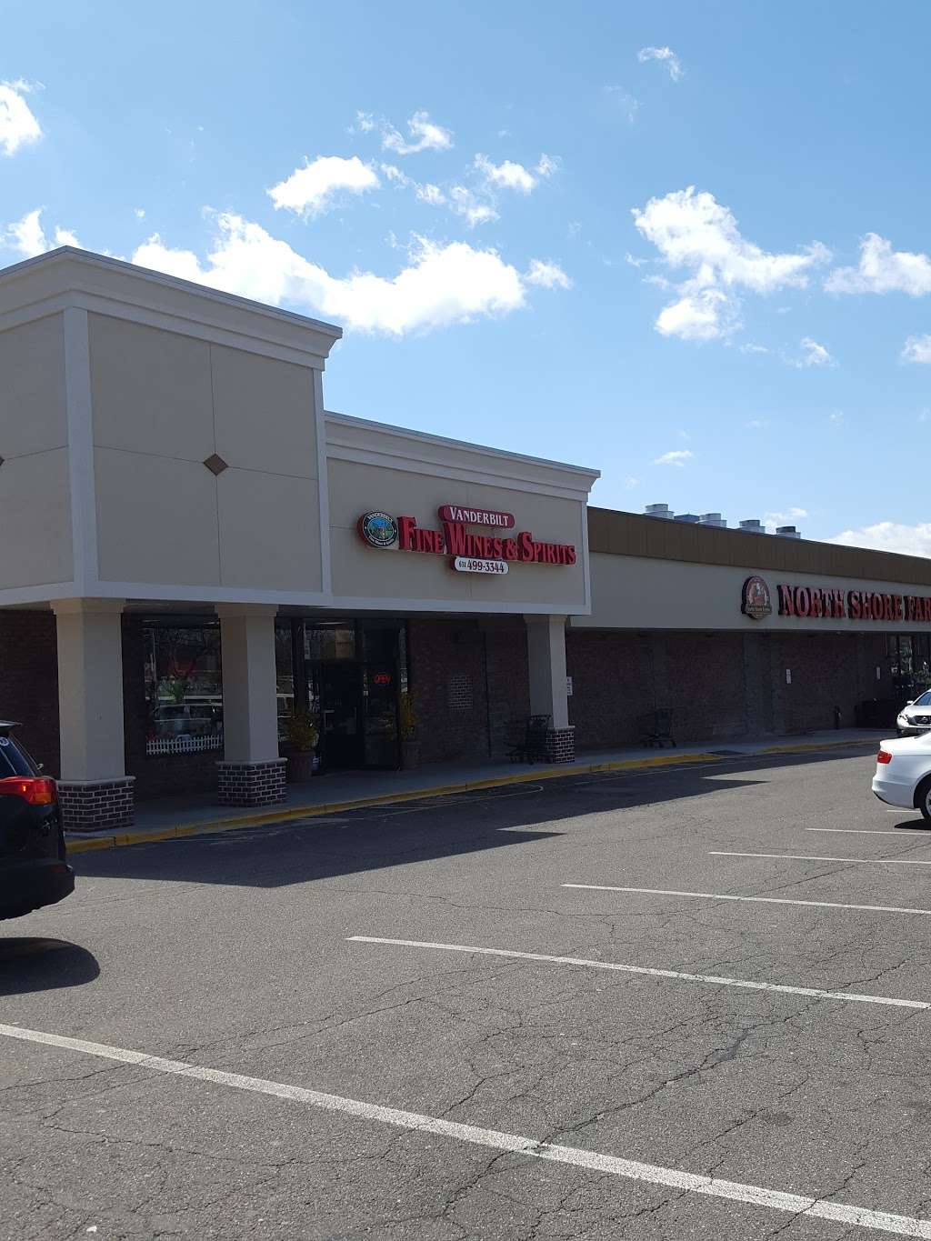 Vanderbilt Fine Wine & Spirits | 42 Vanderbilt Motor Pkwy, Commack, NY 11725 | Phone: (631) 499-3344