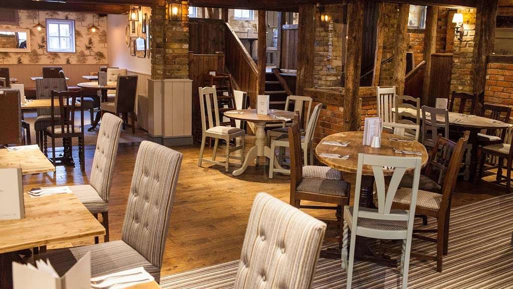 Vauxhall Inn | Vauxhall Ln, Tonbridge TN11 0NA, UK | Phone: 01732 773111