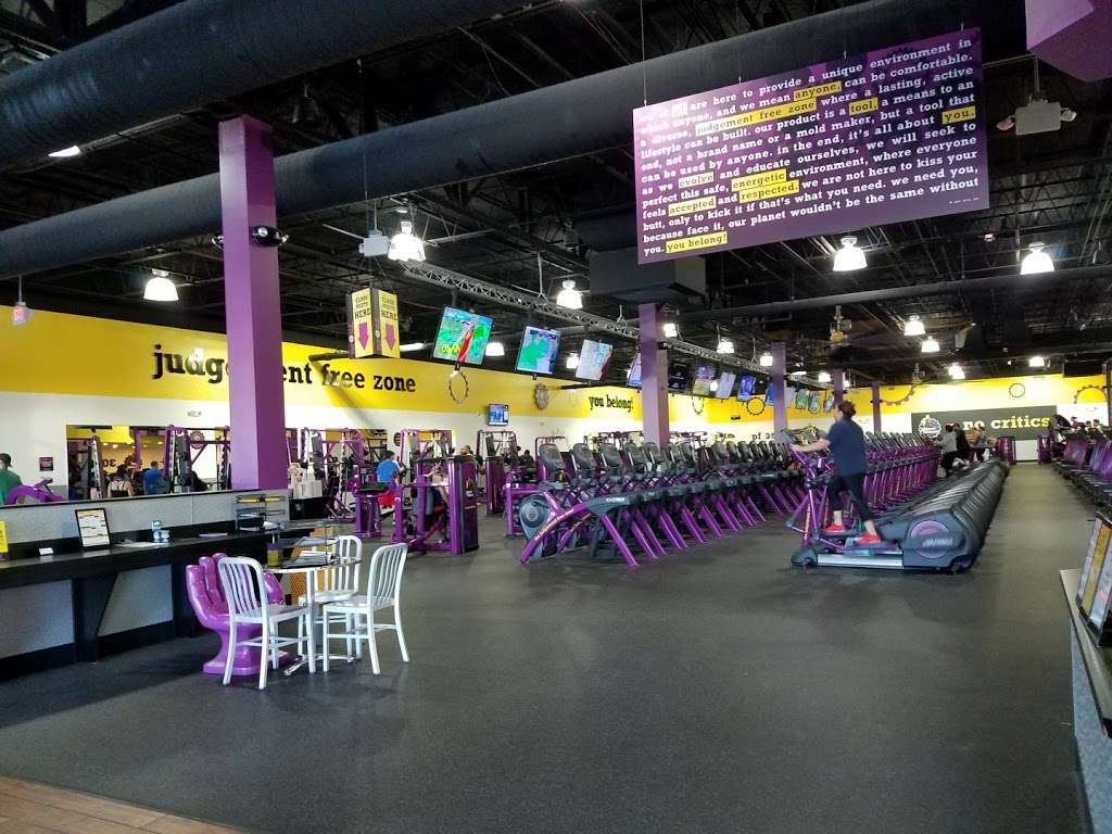 Planet Fitness | 954 N Lake St, Aurora, IL 60506, USA | Phone: (630) 801-1700