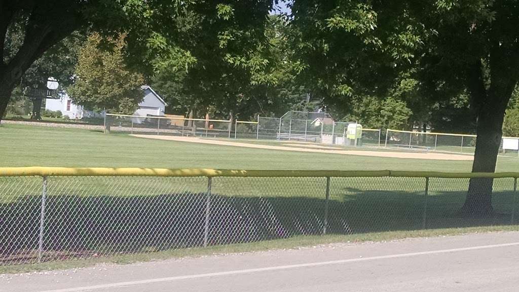 Van Emmon Park | 374 E Van Emmon St, Yorkville, IL 60560, USA | Phone: (630) 553-4350