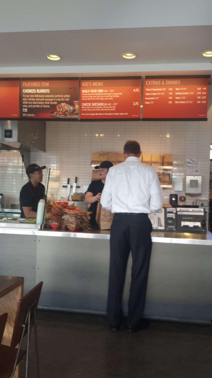 Chipotle Mexican Grill | 16959 Devonshire St, Granada Hills, CA 91344 | Phone: (747) 300-4570