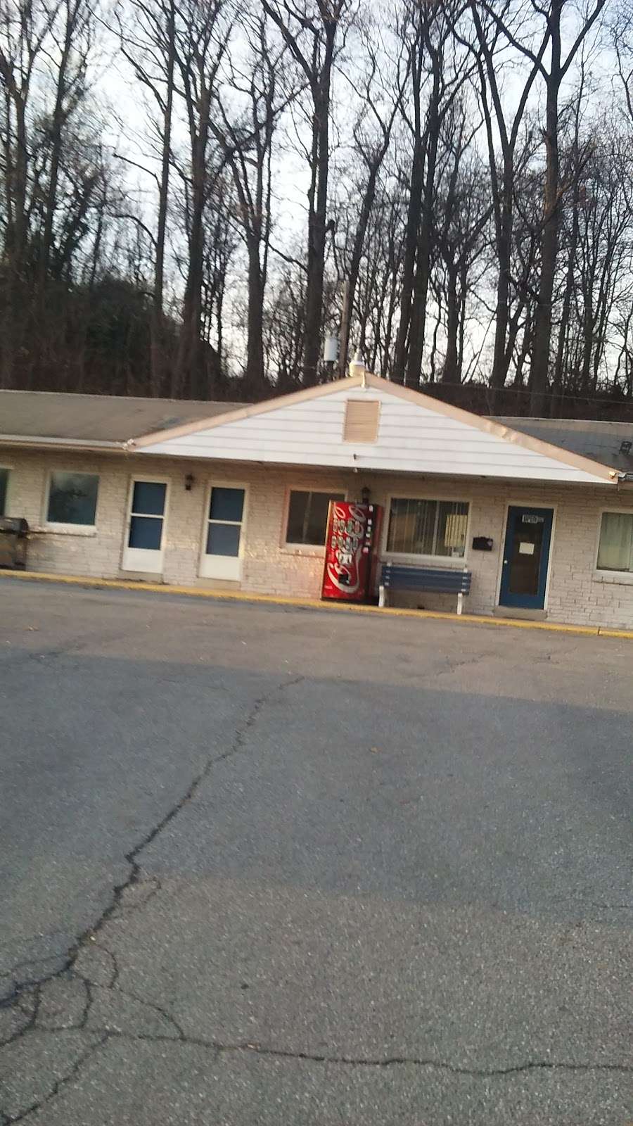 Mountain Trail Motel Newmanstown | 805 PA-501, Newmanstown, PA 17073, USA | Phone: (717) 949-3575