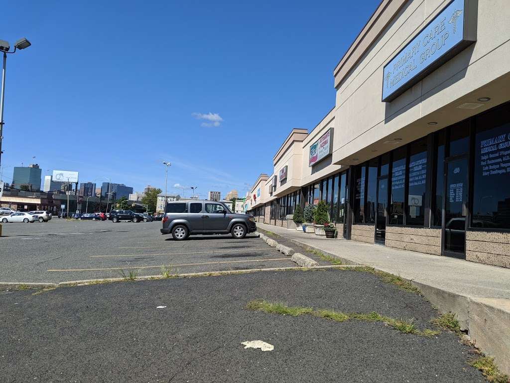 Harrison Plaza Shopping Center | 400-450 Bergen St, Harrison, NJ 07029, USA