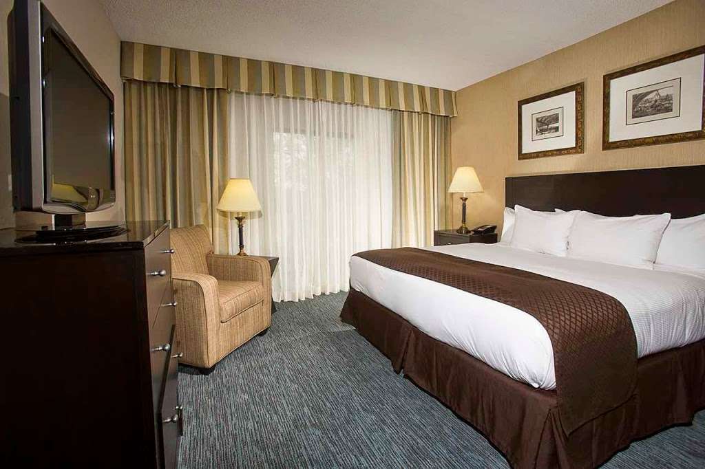 DoubleTree by Hilton Hotel Chicago Wood Dale - Elk Grove | 1200 N Mittel Blvd, Wood Dale, IL 60191, USA | Phone: (630) 860-2900