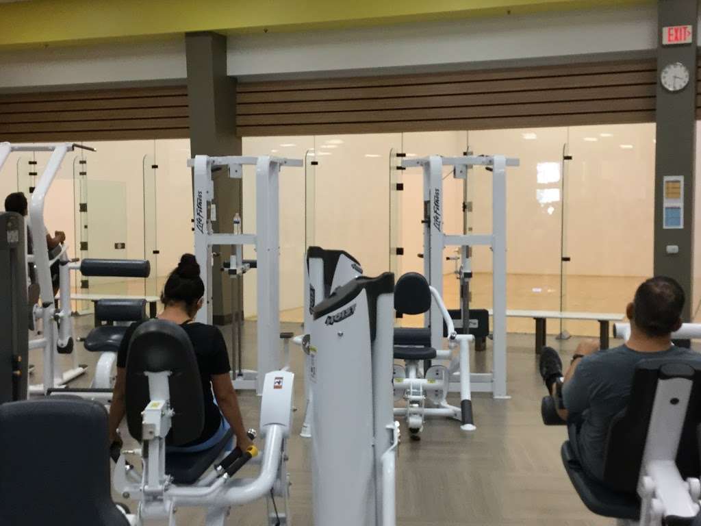 LA Fitness | 18679 Devonshire St, Northridge, CA 91324, USA | Phone: (818) 832-5496