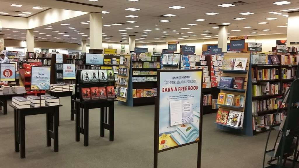 Barnes & Noble | 3651 Richmond Hwy, Alexandria, VA 22305, USA | Phone: (703) 299-9124