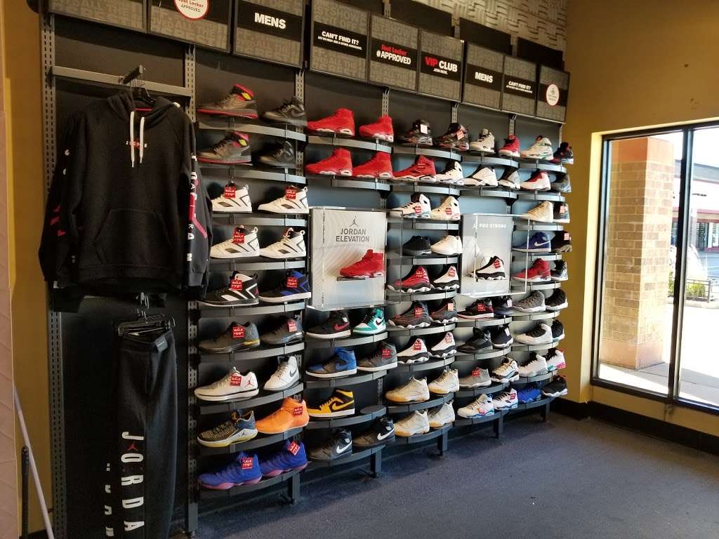 Foot Locker | 4629 W Cermak Rd, Cicero, IL 60804, USA | Phone: (708) 652-6791