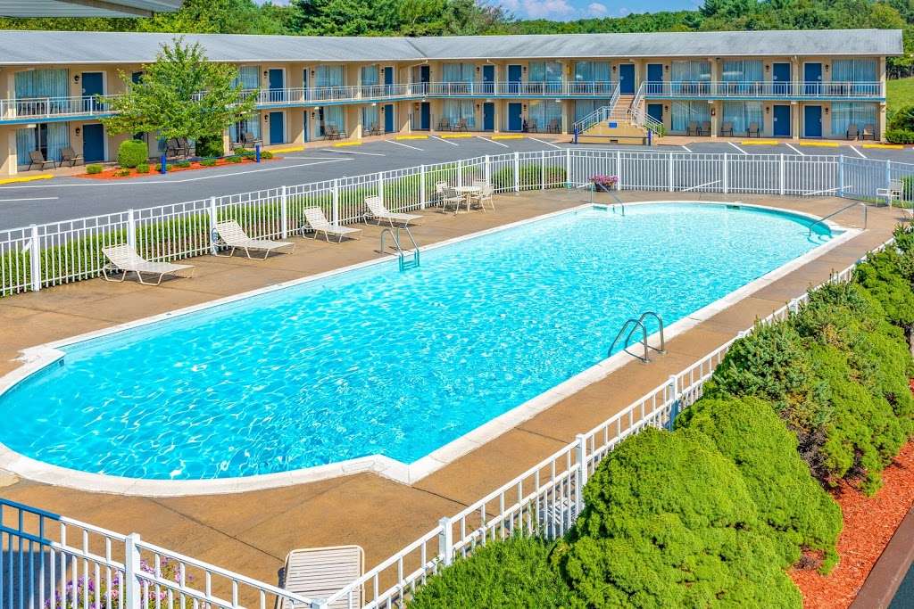 Days Inn by Wyndham Breezewood | 16407 Lincoln Hwy, Breezewood, PA 15533, USA | Phone: (814) 735-4352